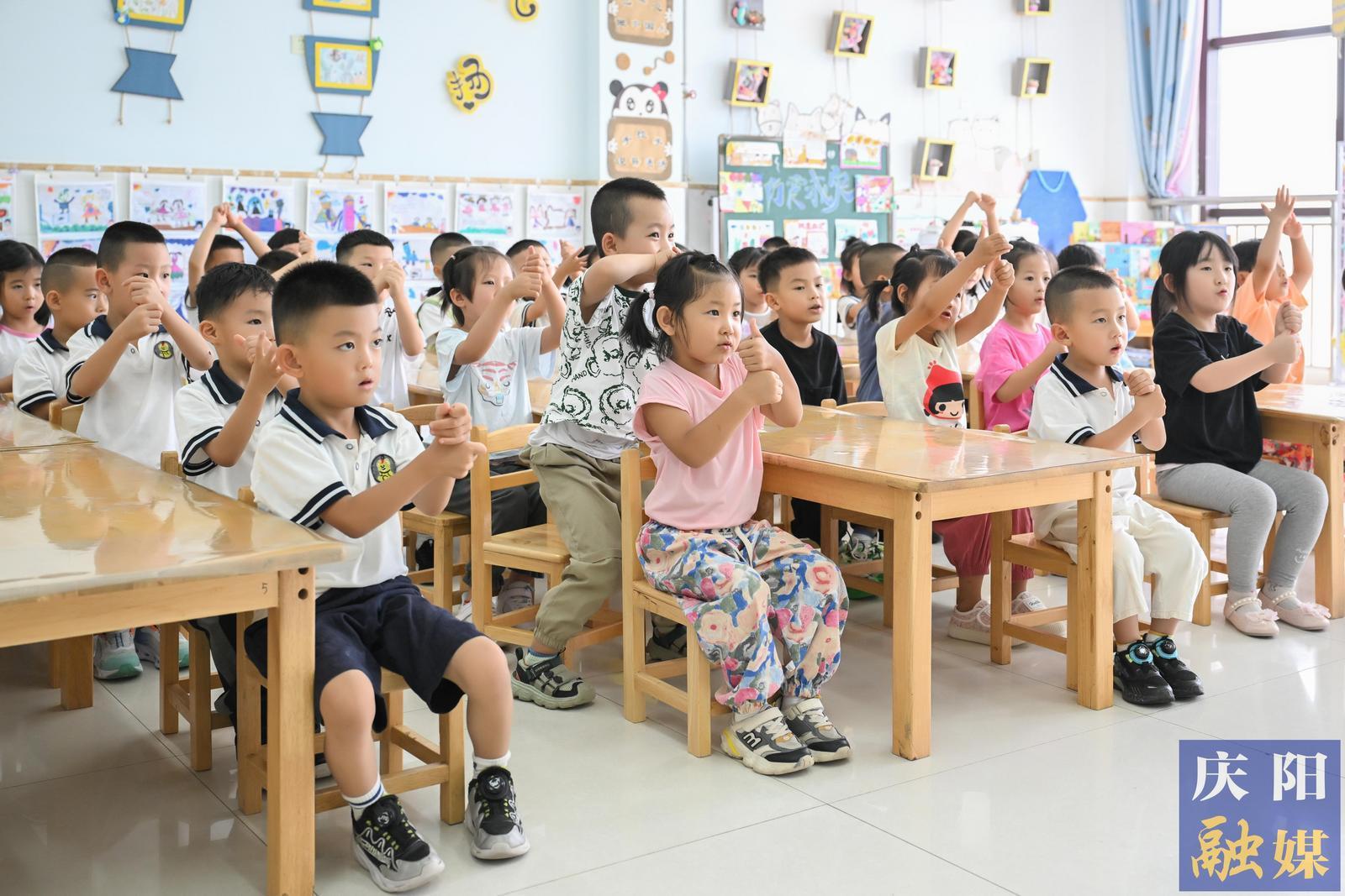 【攝影報(bào)道】慶陽(yáng)市中小學(xué)、幼兒園迎來(lái)新學(xué)年開(kāi)學(xué)季