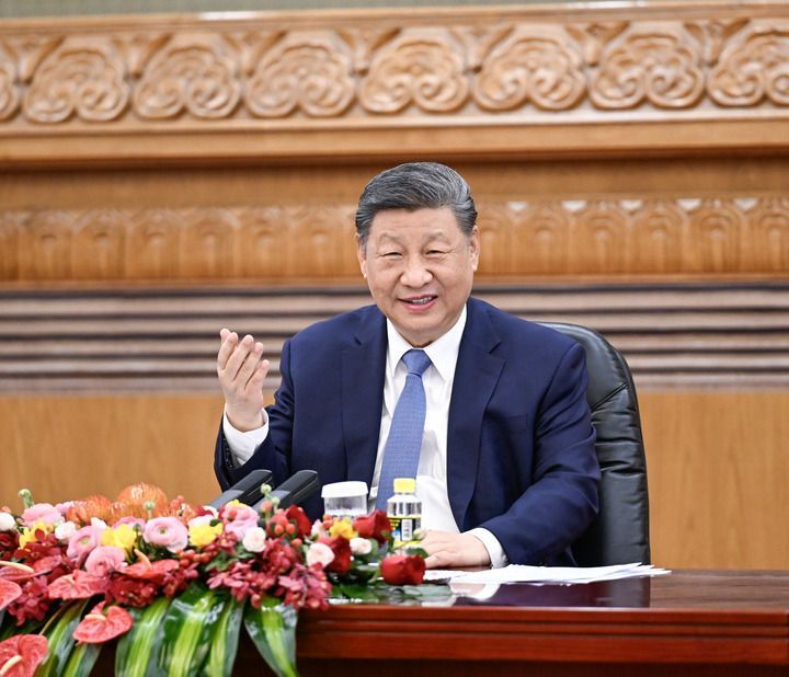 一見·通過這場會(huì)見，讀懂中國何以被視為“確定性的綠洲”