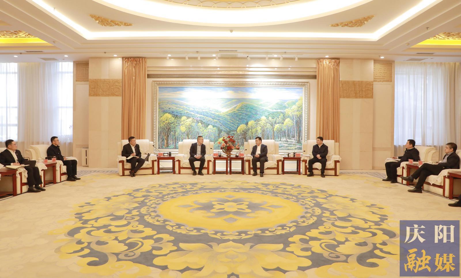黃澤元周繼軍與中國農(nóng)業(yè)發(fā)展銀行甘肅省分行黨委書記、行長金雷一行座談